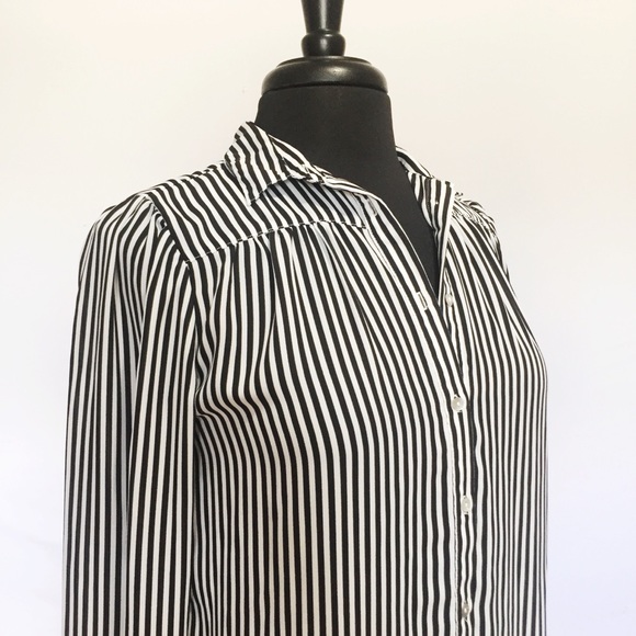 🍩H&M black and white striped button down size 34 - Picture 4 of 6